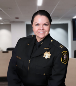 woman in police uniform